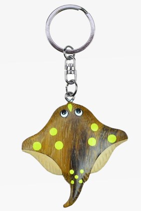 Wooden keychain thornback ray (6)