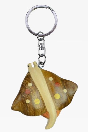 Wooden keychain cownose ray (6)