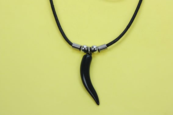 Tooth black necklace (12)
