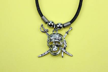 Pirate's head necklace (12)